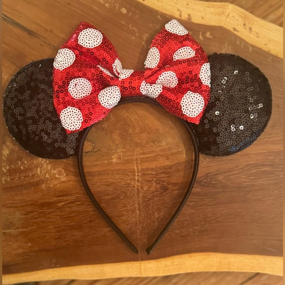 🐭Disney Sequined Mouse Ears, Set of 2 - Picture 5 of 13